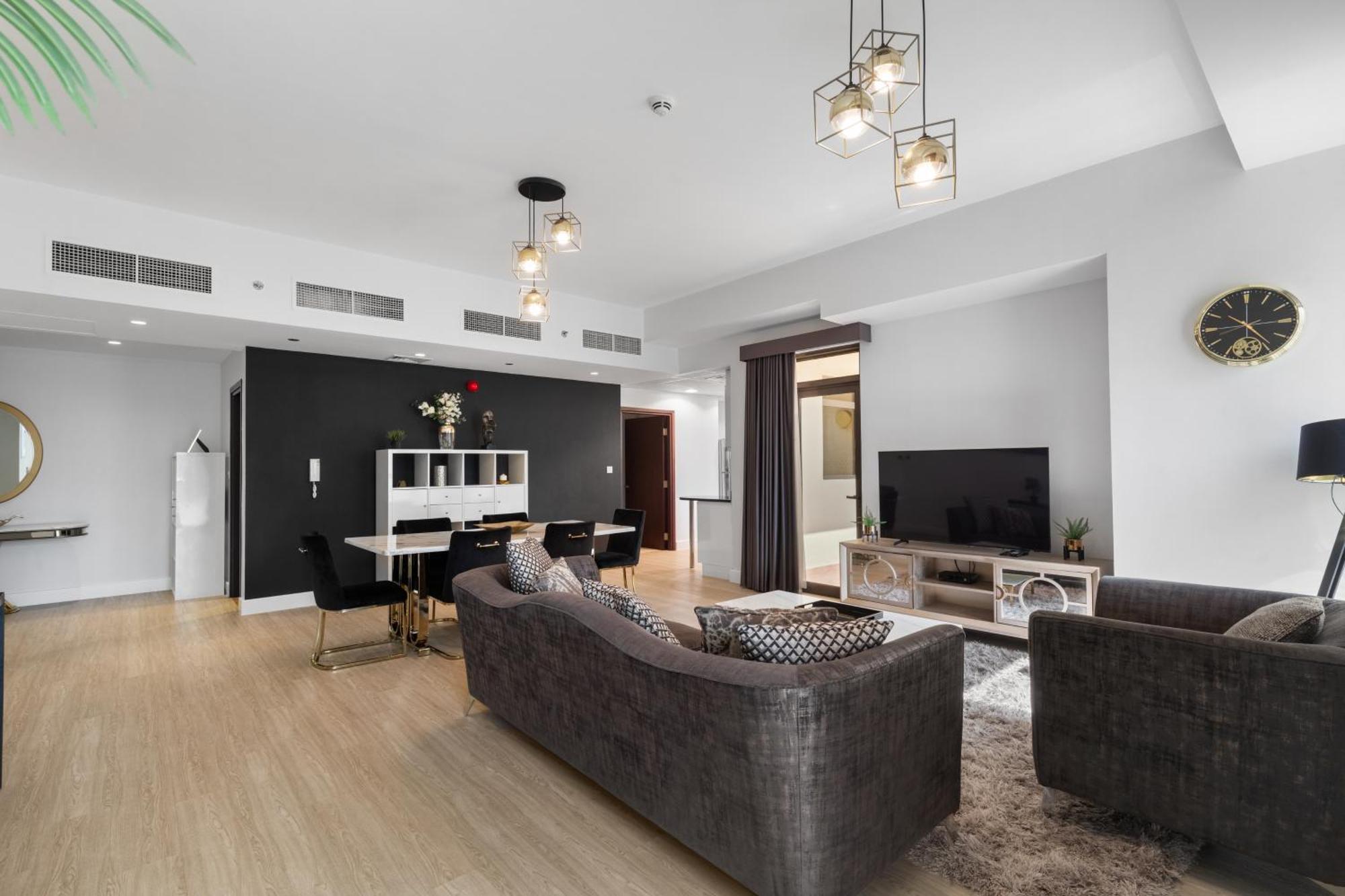 Modern Design 1 Bedroom Apartment, Pool Access Apartment
