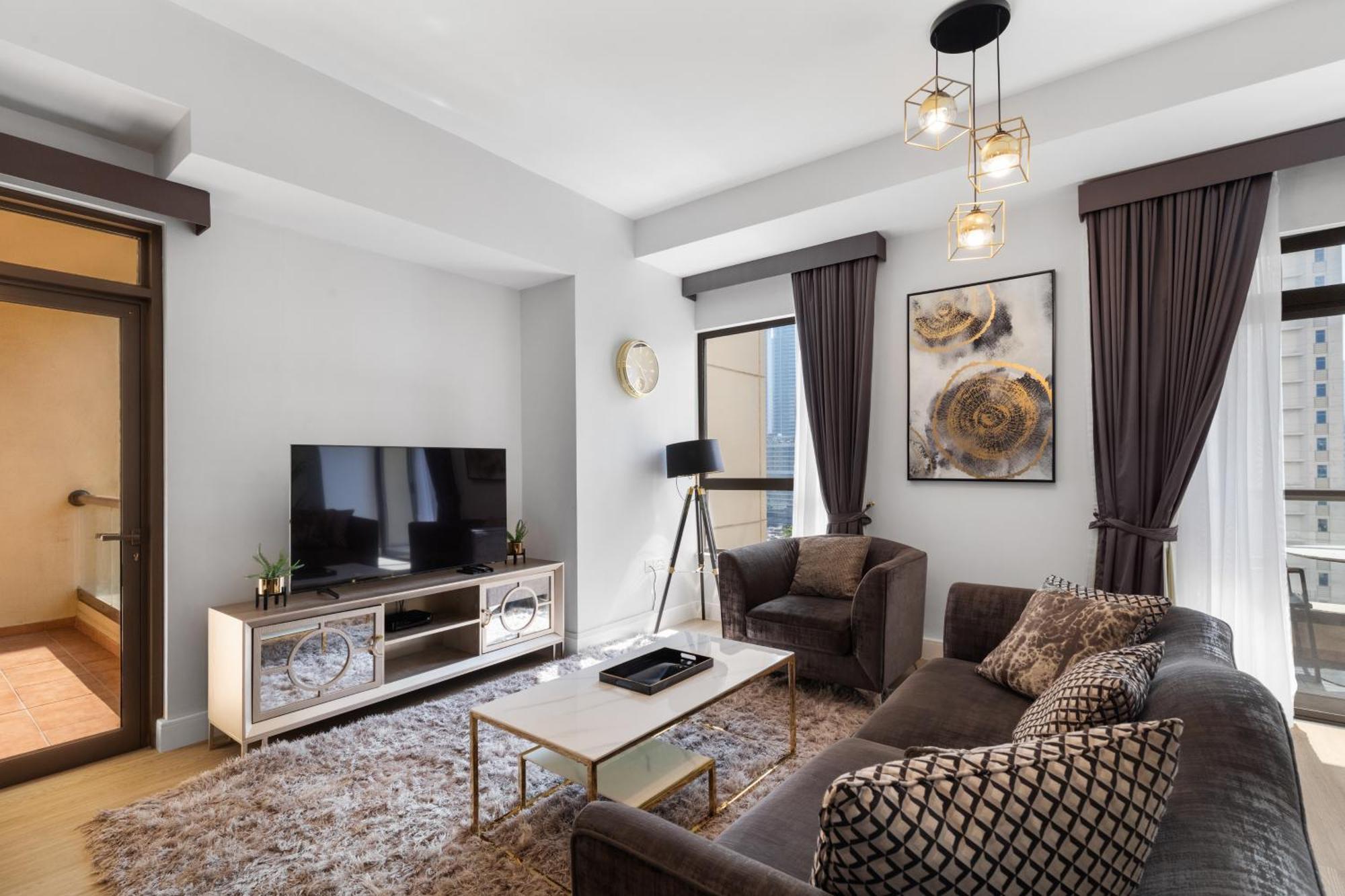 Modern Design 1 Bedroom Apartment, Pool Access Dubai