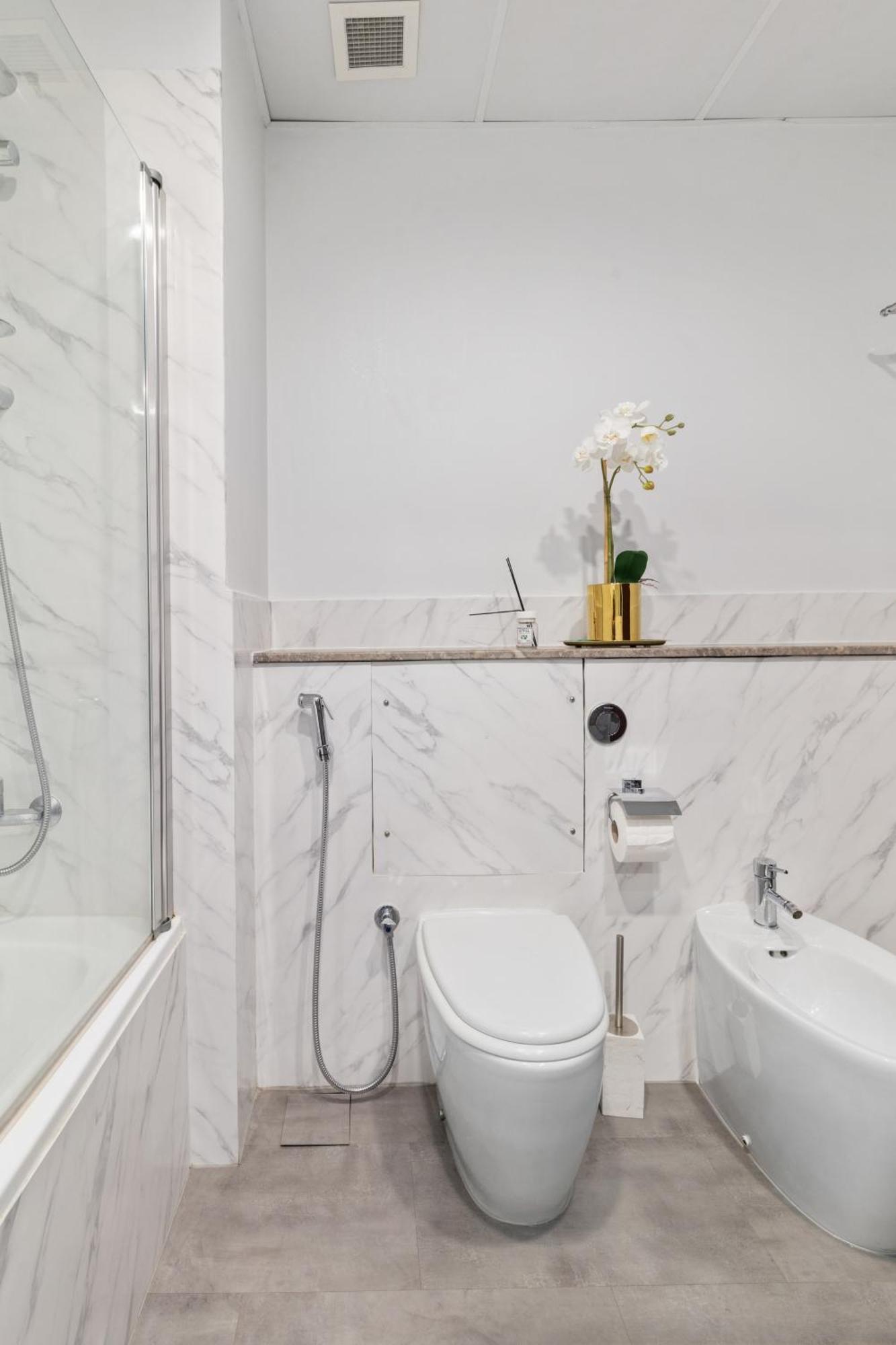 Modern Design 1 Bedroom Apartment, Pool Access *
