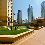 Modern Design 1 Bedroom Apartment, Pool Access