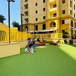 Modern Design 1 Bedroom Apartment, Pool Access