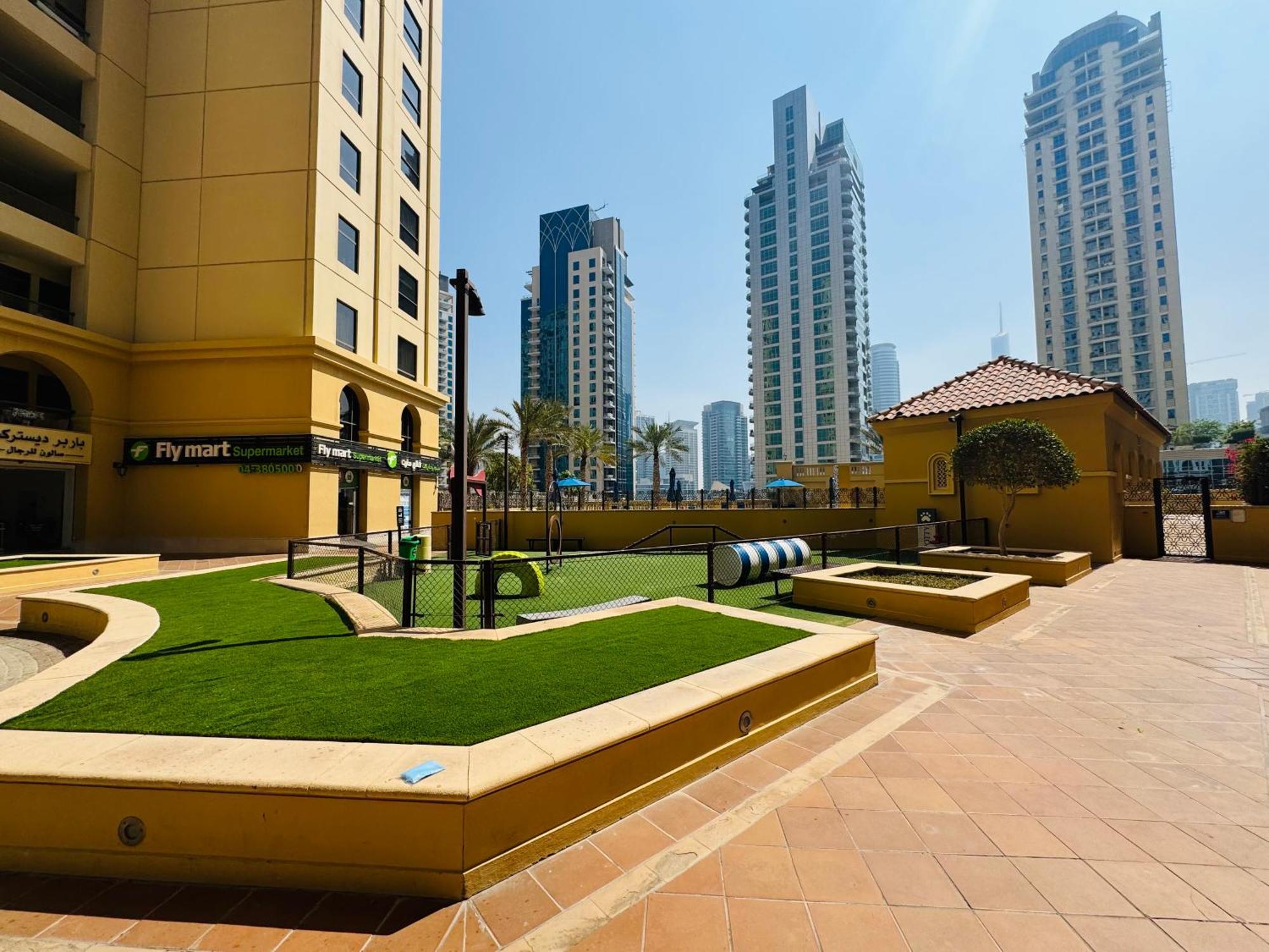 Modern Design 1 Bedroom Apartment, Pool Access Dubai
