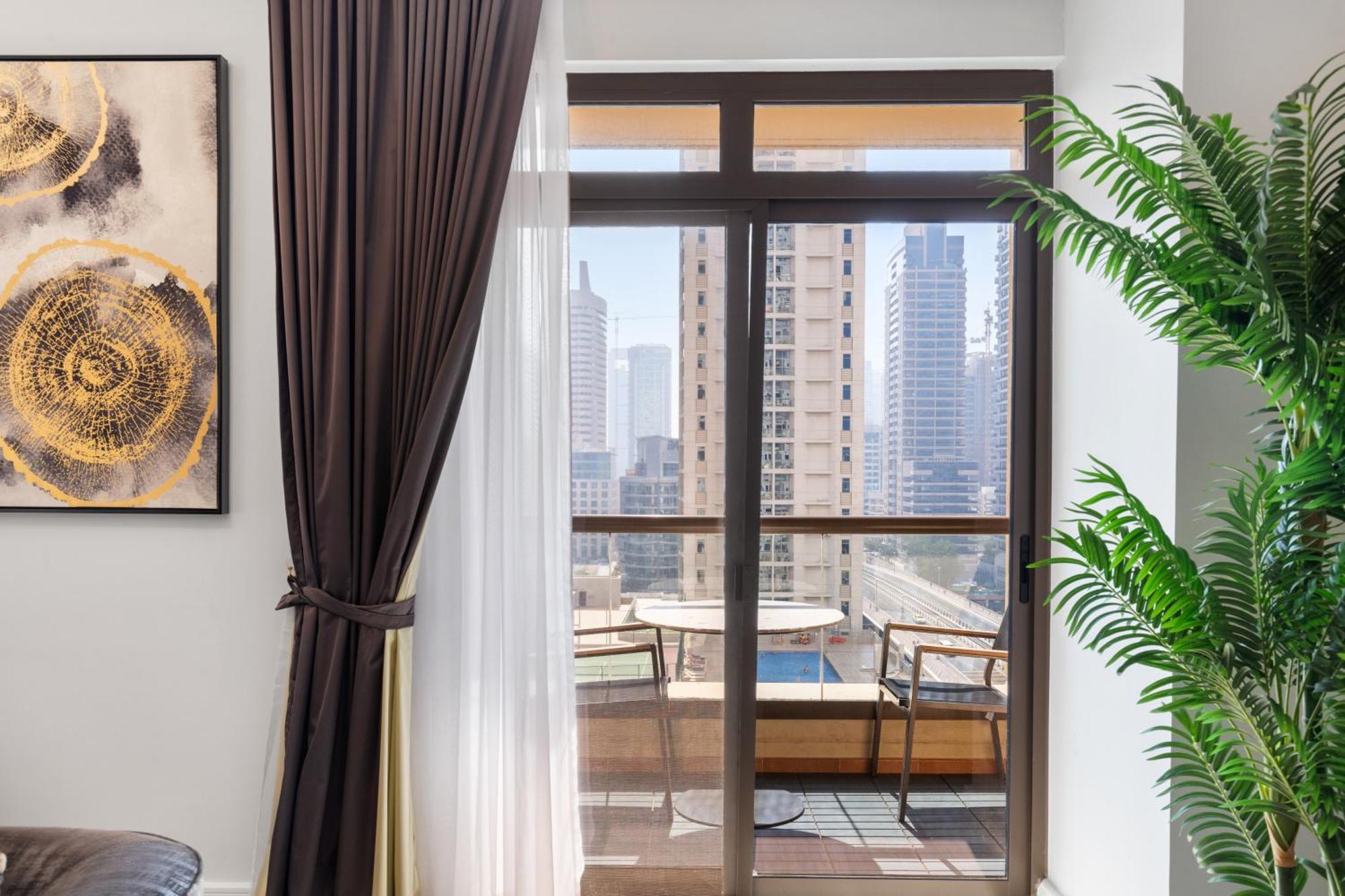 Modern Design 1 Bedroom Apartment, Pool Access Apartment