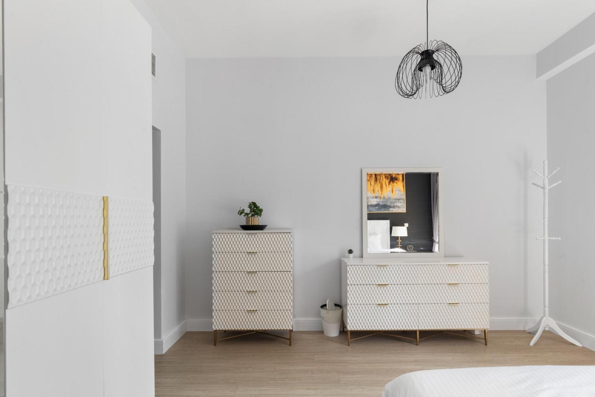 Modern Design 1 Bedroom Apartment, Pool Access