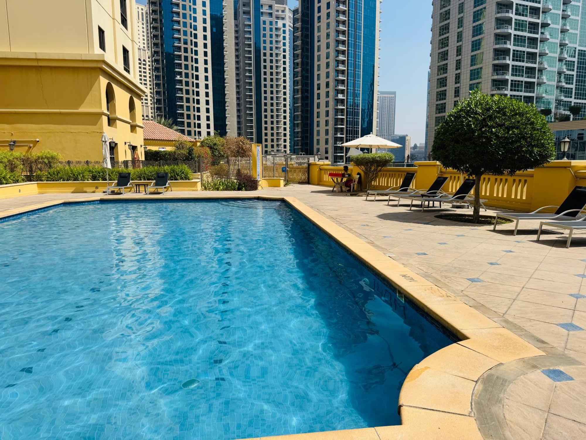 Apartment Modern Design 1 Bedroom Apartment, Pool Access *