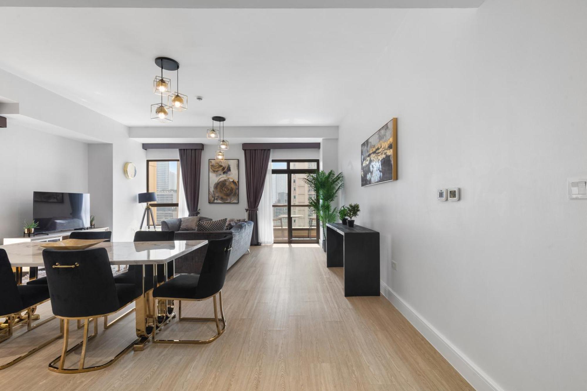 Modern Design 1 Bedroom Apartment, Pool Access
