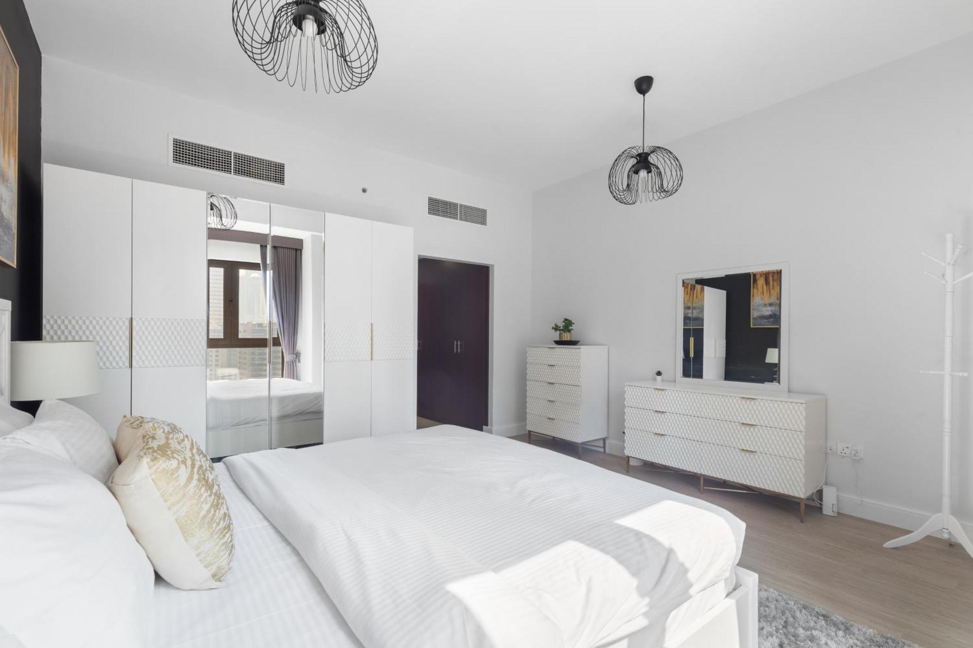 Apartment Modern Design 1 Bedroom Apartment, Pool Access