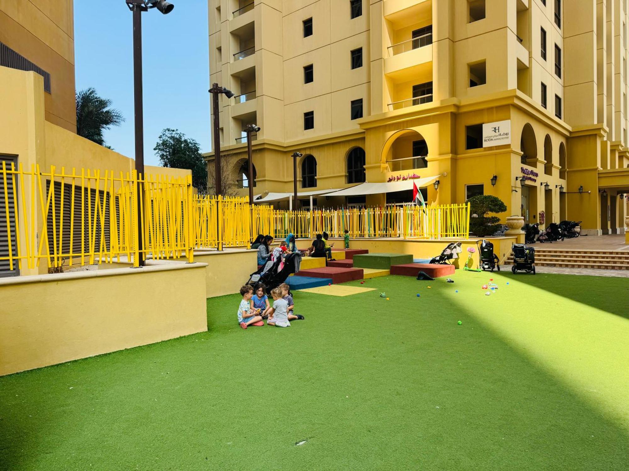Apartment Modern Design 1 Bedroom Apartment, Pool Access Dubai