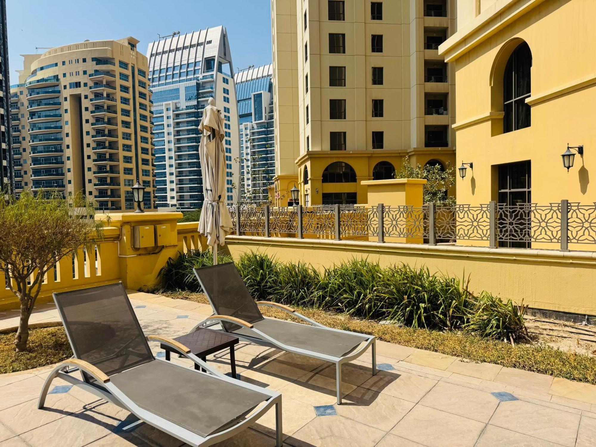 Modern Design 1 Bedroom Apartment, Pool Access Dubai