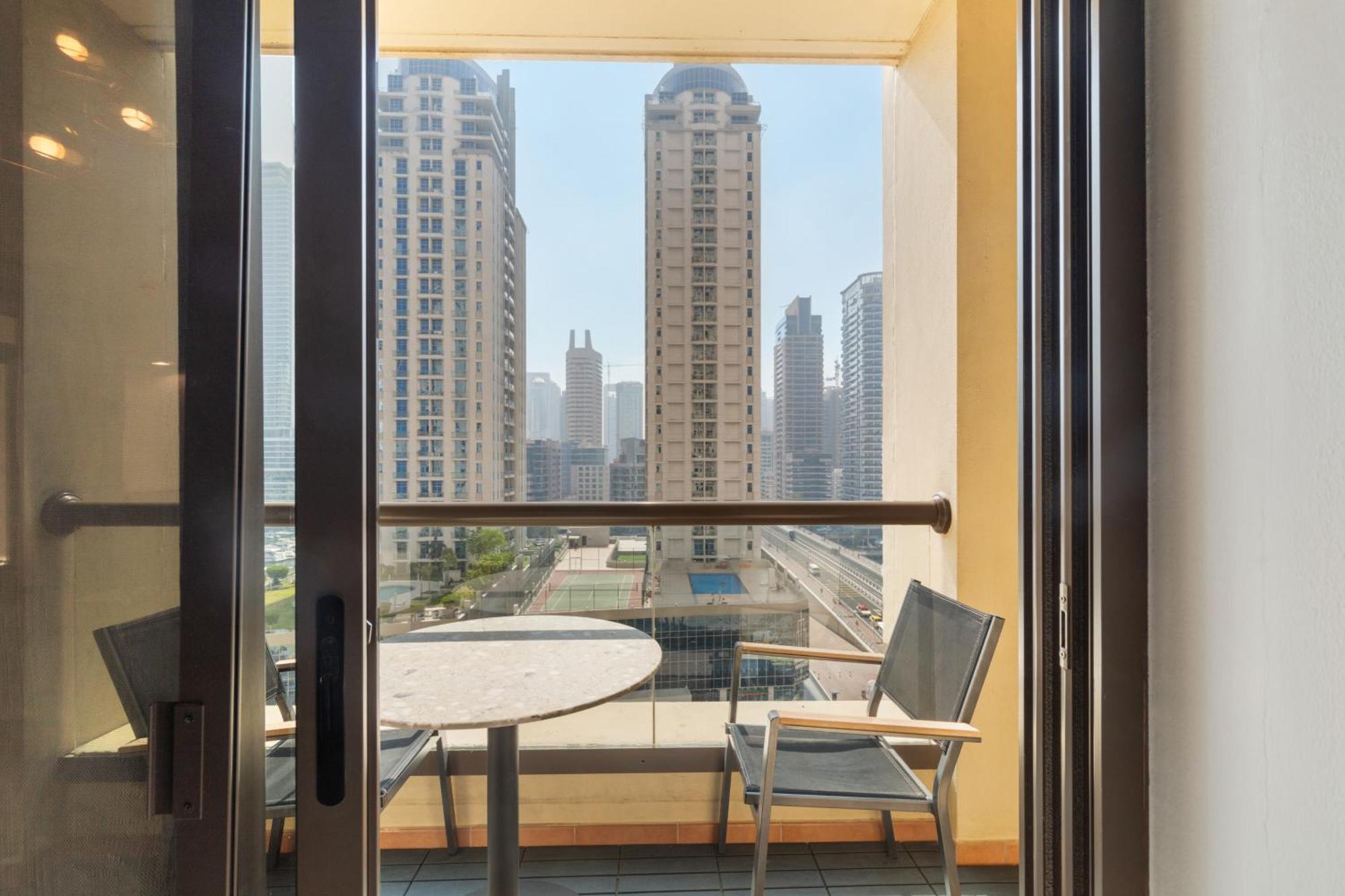 Apartment Modern Design 1 Bedroom Apartment, Pool Access Dubai