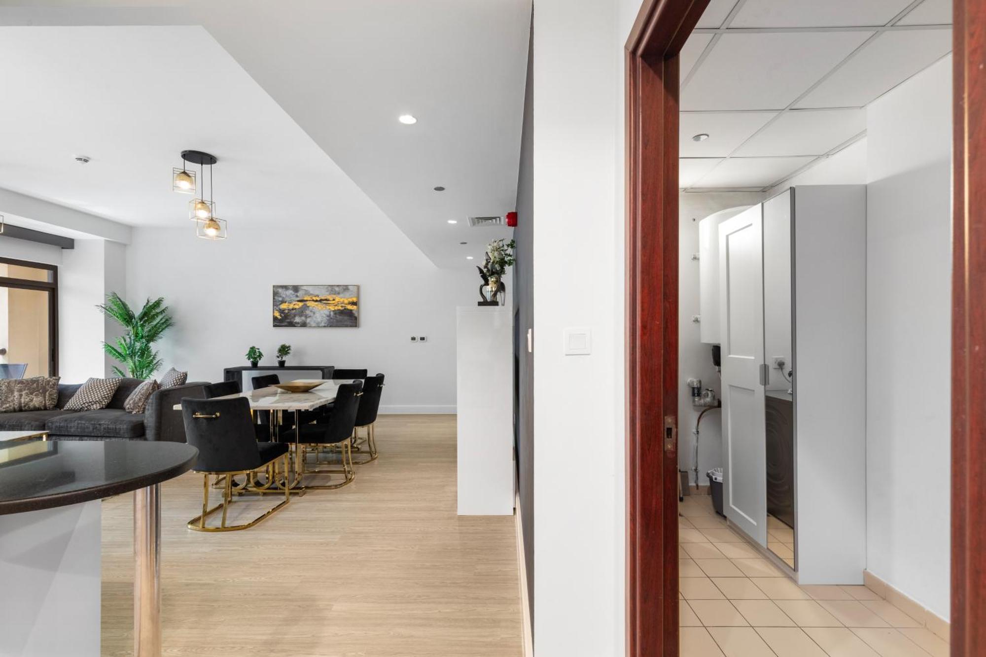 Modern Design 1 Bedroom Apartment, Pool Access Apartment *