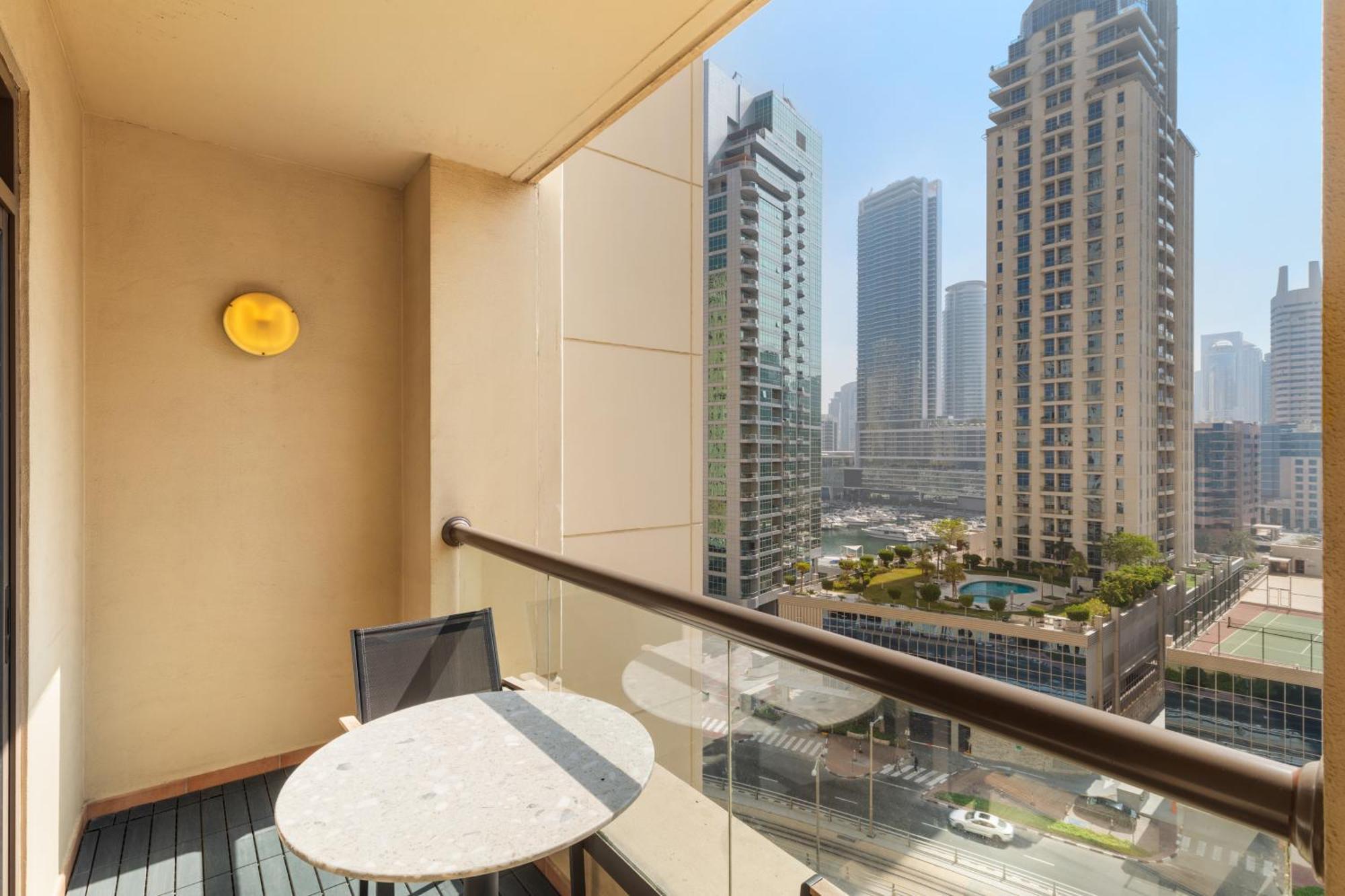 Modern Design 1 Bedroom Apartment, Pool Access Apartment *