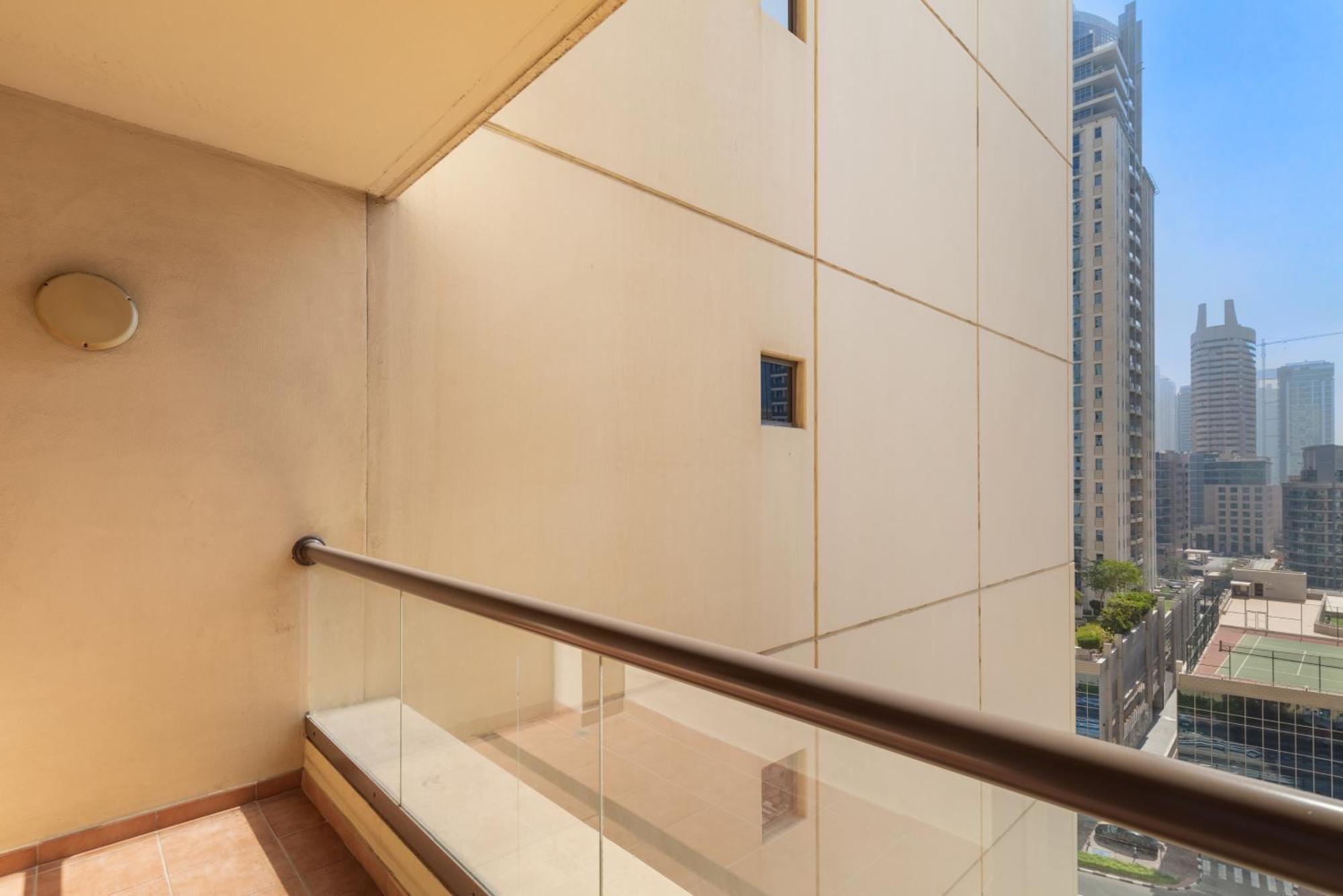 Apartment Modern Design 1 Bedroom Apartment, Pool Access *