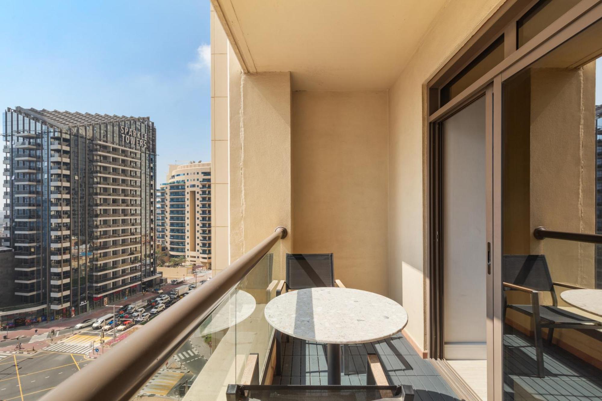 Modern Design 1 Bedroom Apartment, Pool Access Apartment Dubai