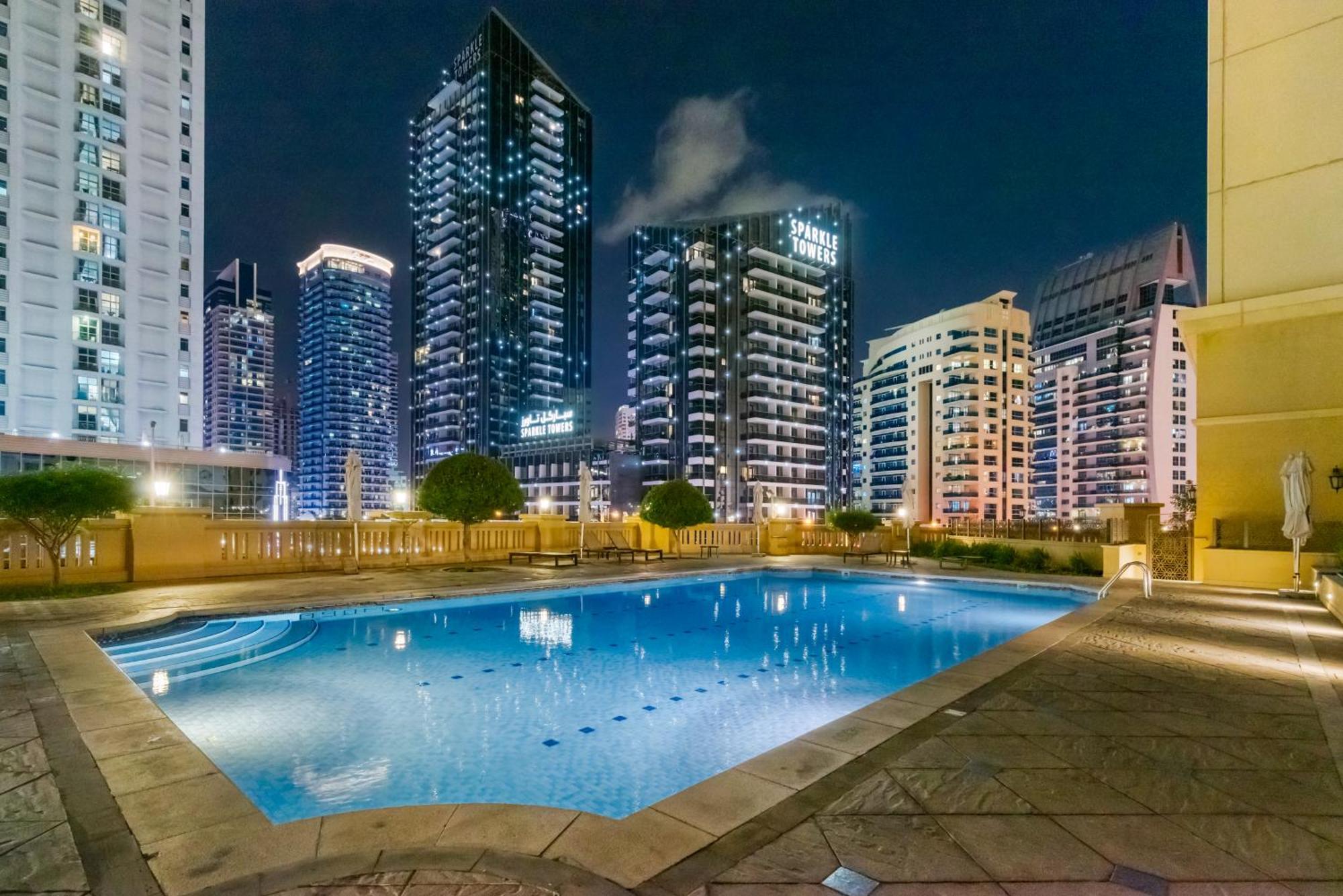 Modern Design 1 Bedroom Apartment, Pool Access